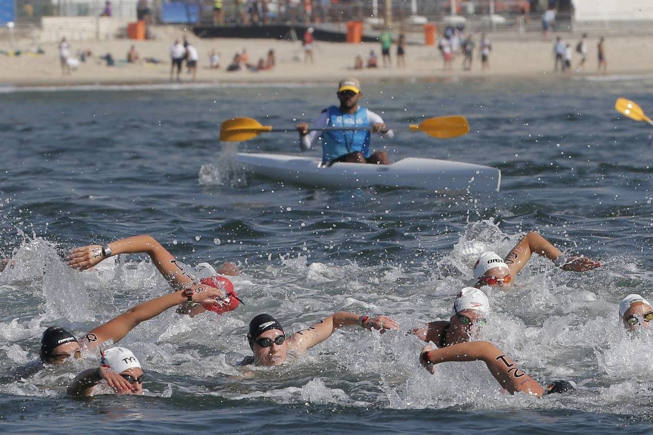 Travessia de águas abertas em Copacabana